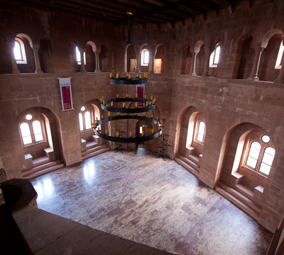 Reichsburg Trifels im Pfälzerwald oberhalb von Annweiler.