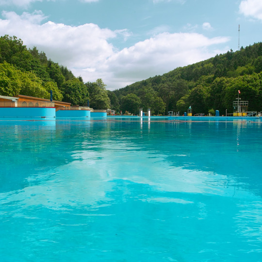 Noch ist die Wasseroberfläche der Waschmühle ruhig. Sobald die Badegäste da sind, wird sich dies schnell ändern.