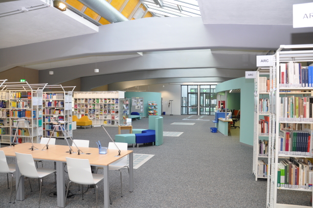 Blick in die neue Hochschulbibliothek Kaiserslautern © Marion Strasser