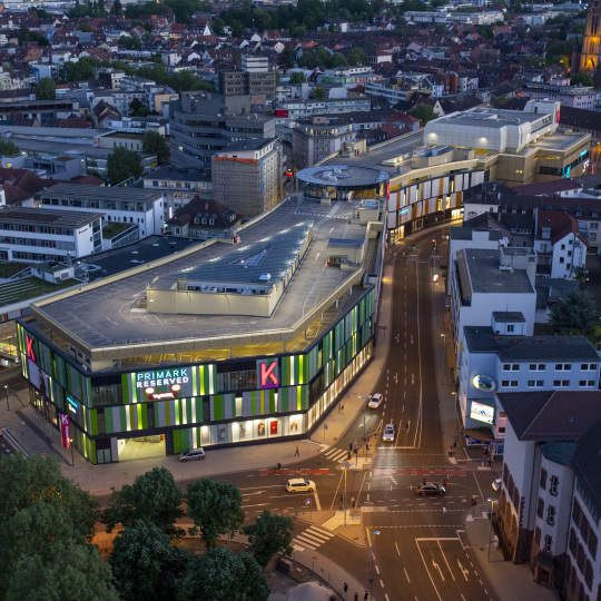 Blick vom Rathaus auf die Einkaufsgallerie 'K in Lautern'