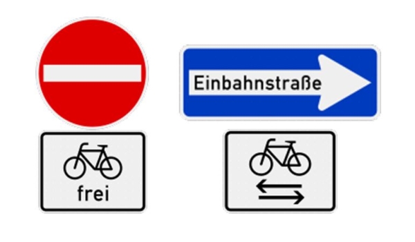 Das Bild zeigt eine Kombination von Verkehrsschildern